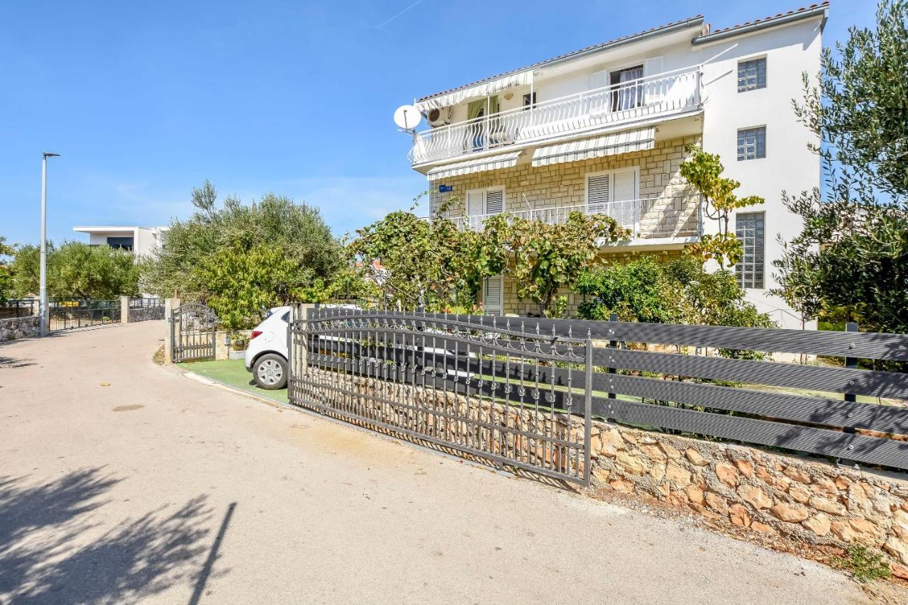 Apartments Karleusa 罗戈兹尼察 外观 照片