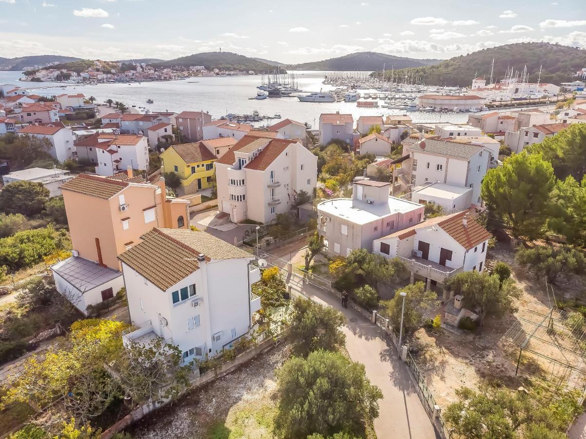 Apartments Karleusa 罗戈兹尼察 外观 照片